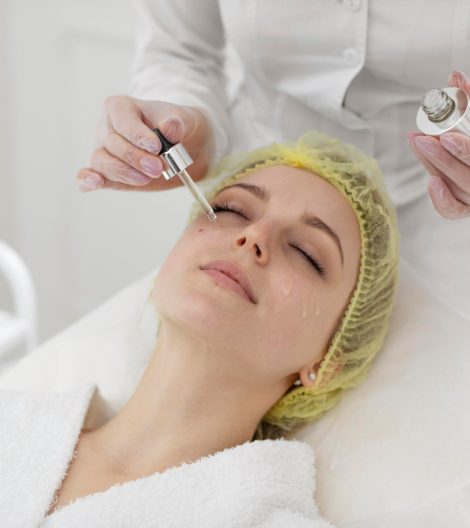 woman-beauty-clinic-face-treatment