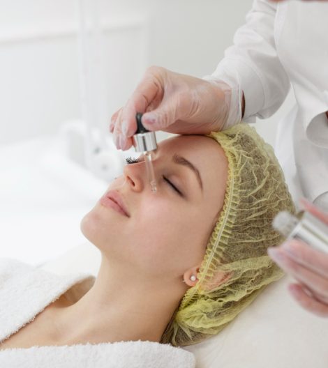woman-beauty-clinic-face-treatment(1)